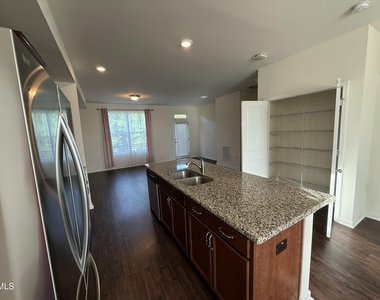 516 Skymont Drive - Photo Thumbnail 4