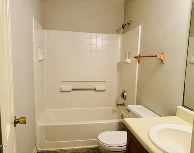 600 Audubon Lake Drive - Photo Thumbnail 8
