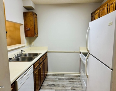 600 Audubon Lake Drive - Photo Thumbnail 5