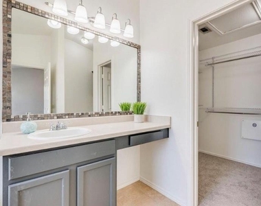 158 Hogan - Photo Thumbnail 12