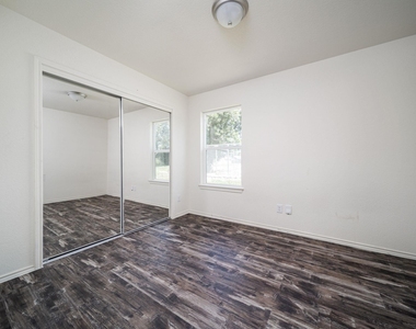 230 S Debus #101b Dr - Photo Thumbnail 9