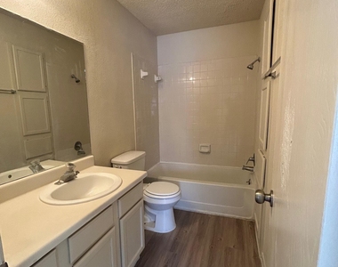521 Greenlawn Blvd - Photo Thumbnail 9