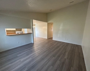 521 Greenlawn Blvd - Photo Thumbnail 1