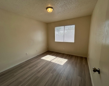 521 Greenlawn Blvd - Photo Thumbnail 11
