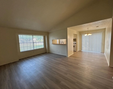 521 Greenlawn Blvd - Photo Thumbnail 2