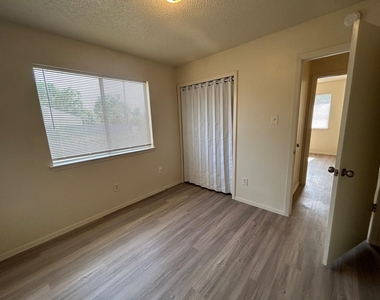 521 Greenlawn Blvd - Photo Thumbnail 14