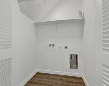 104 Creekside Trl - Photo Thumbnail 5