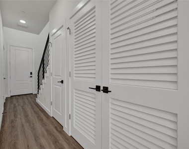 104 Creekside Trl - Photo Thumbnail 4