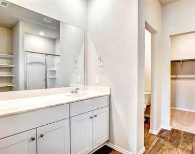 5905 Brocade Dr - Photo Thumbnail 10