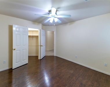 1315 Lou Gehrig Ln - Photo Thumbnail 9