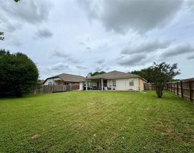 1315 Lou Gehrig Ln - Photo Thumbnail 17