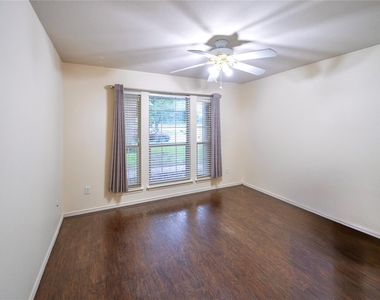 1315 Lou Gehrig Ln - Photo Thumbnail 7