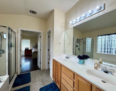 1315 Lou Gehrig Ln - Photo Thumbnail 6
