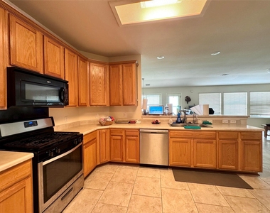 1315 Lou Gehrig Ln - Photo Thumbnail 3