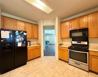 1315 Lou Gehrig Ln - Photo Thumbnail 4