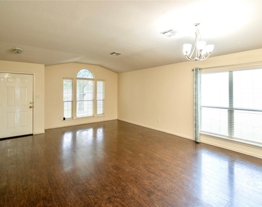 1315 Lou Gehrig Ln - Photo Thumbnail 11