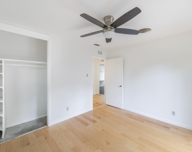 6202 Peggy St - Photo Thumbnail 7