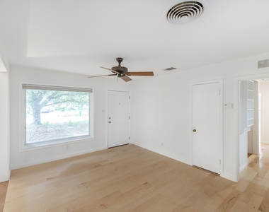 6202 Peggy St - Photo Thumbnail 1