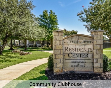 2605 Salorn Way - Photo Thumbnail 36