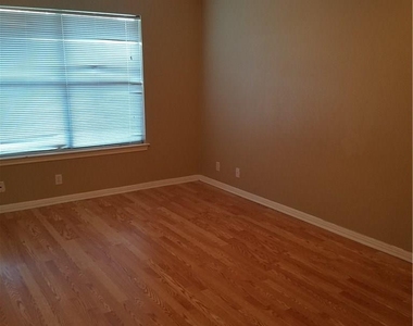21635 Boggy Ford Rd - Photo Thumbnail 10