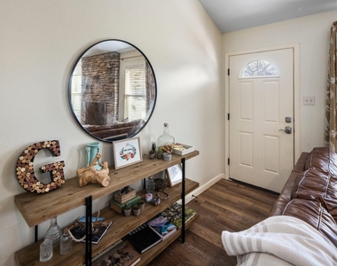 301 Hub Dr - Photo Thumbnail 9