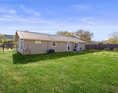 301 Hub Dr - Photo Thumbnail 33