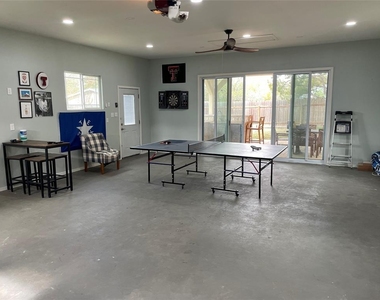 301 Hub Dr - Photo Thumbnail 11