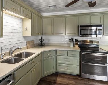 301 Hub Dr - Photo Thumbnail 5
