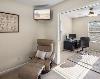 301 Hub Dr - Photo Thumbnail 20