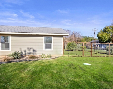 301 Hub Dr - Photo Thumbnail 32