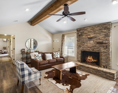 301 Hub Dr - Photo Thumbnail 3