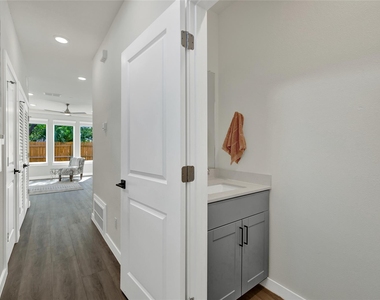 104 Creekside Trl - Photo Thumbnail 2