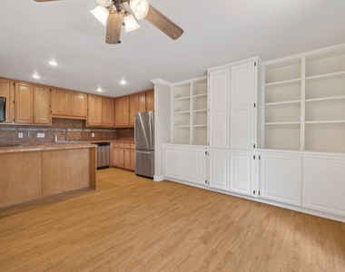 2500 Steck Ave - Photo Thumbnail 2