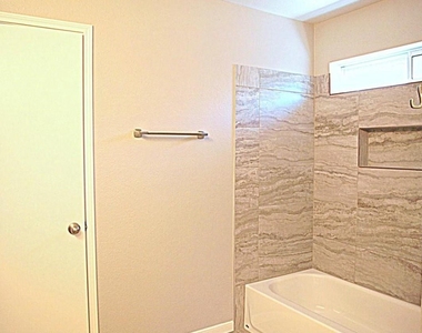 2200 Larston Ln - Photo Thumbnail 8