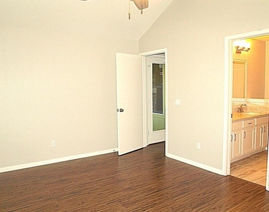2200 Larston Ln - Photo Thumbnail 6