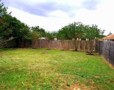 2200 Larston Ln - Photo Thumbnail 14