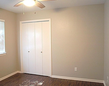2200 Larston Ln - Photo Thumbnail 11