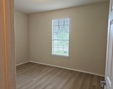 5610 Hopkins Dr - Photo Thumbnail 14