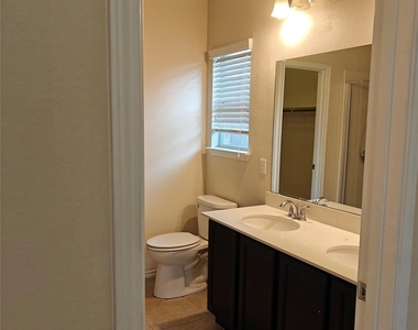 5610 Hopkins Dr - Photo Thumbnail 17