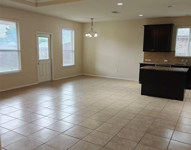 5610 Hopkins Dr - Photo Thumbnail 6