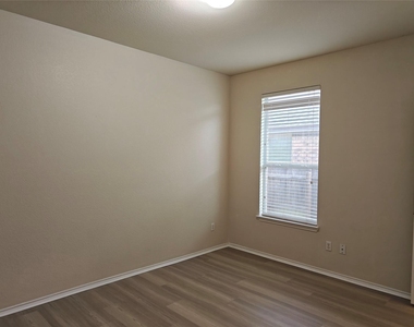 5610 Hopkins Dr - Photo Thumbnail 15