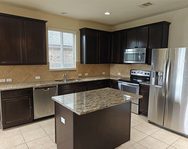 5610 Hopkins Dr - Photo Thumbnail 1