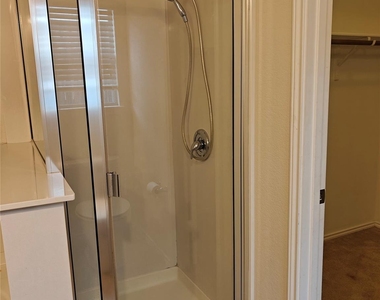 5610 Hopkins Dr - Photo Thumbnail 12