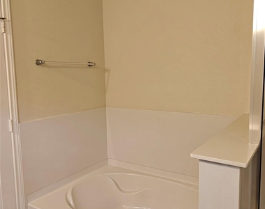 5610 Hopkins Dr - Photo Thumbnail 11