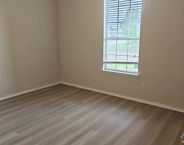 5610 Hopkins Dr - Photo Thumbnail 13