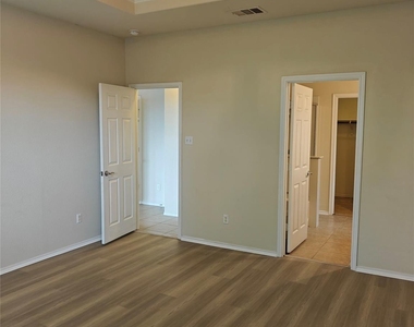 5610 Hopkins Dr - Photo Thumbnail 8