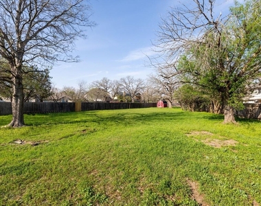 1805 White Oak Cv - Photo Thumbnail 27