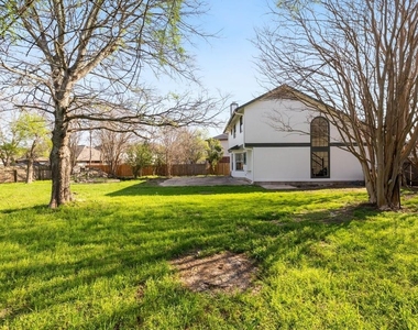 1805 White Oak Cv - Photo Thumbnail 22