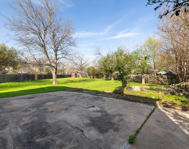 1805 White Oak Cv - Photo Thumbnail 23