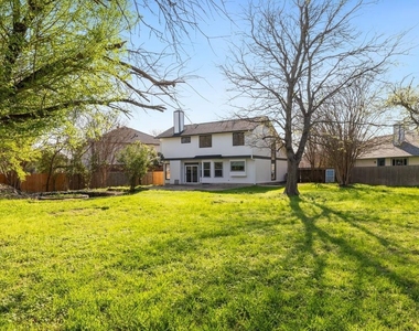 1805 White Oak Cv - Photo Thumbnail 24